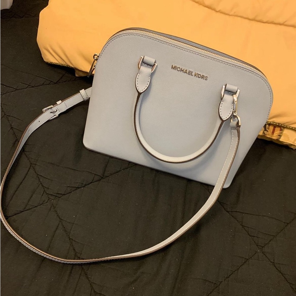 Gently used Michael Kors cross body bag.